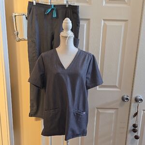 Figs Gray Scrub Set
